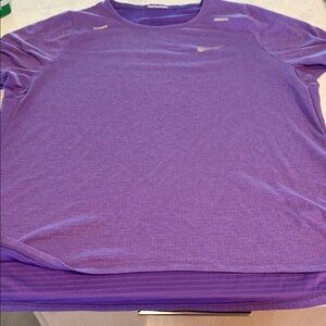 Nike Women's Purple Short Sleeve Tee